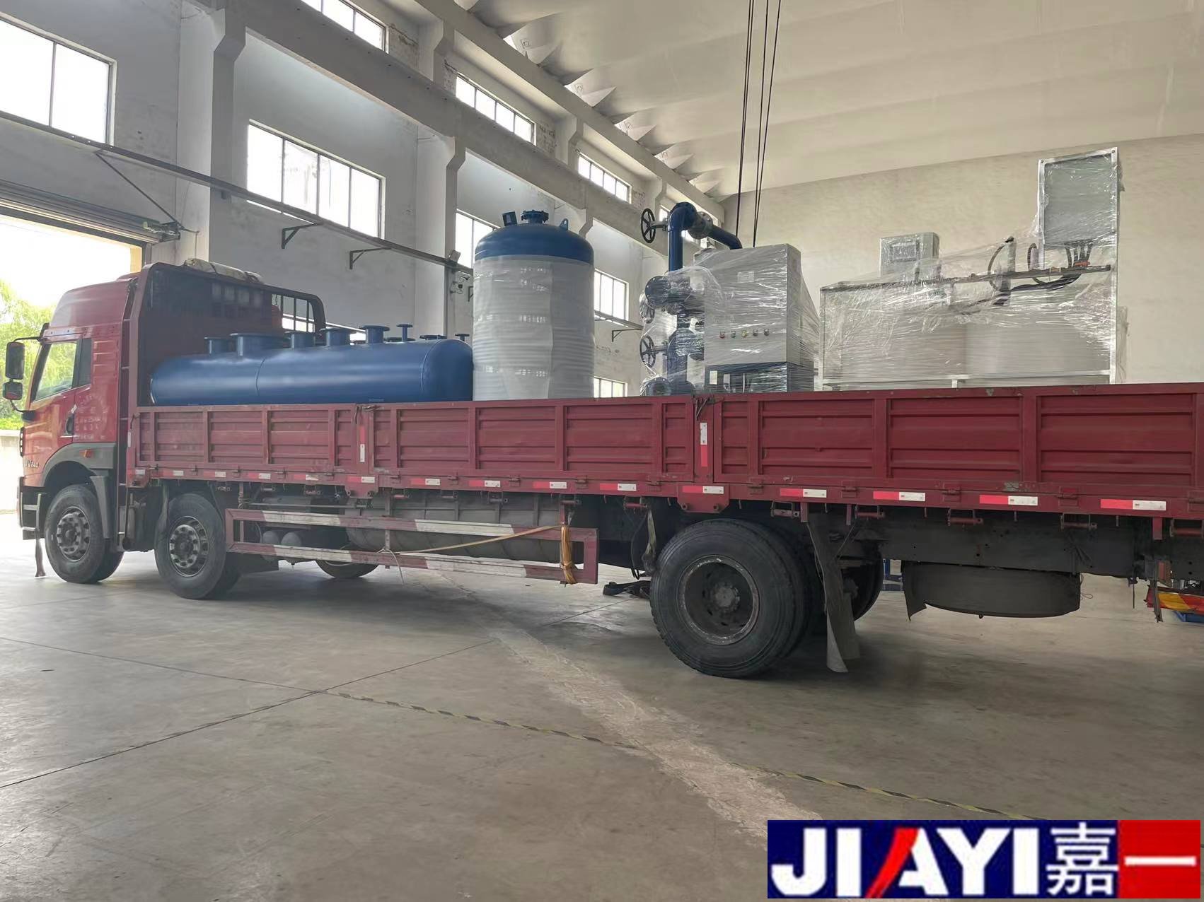 江蘇蘇州整車直達-分、集水器2臺+全自動加藥裝置2套+定壓補水機組1套+板式換熱機組1套